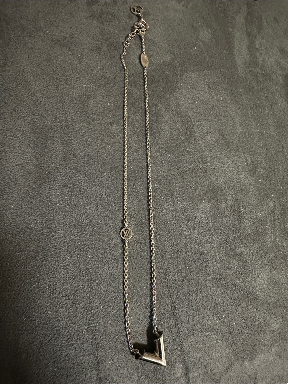Louis Vuitton Silver V-Pendant Chain Necklace with LV Logo Accents PREOWNED - Picture 7 of 7